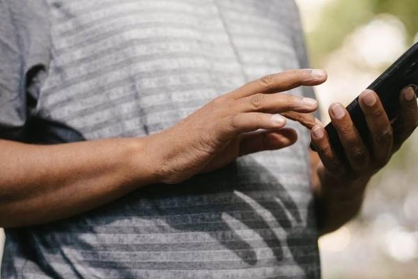 入口难寻、广告依旧......应用适老化改造还有哪些事没做好？