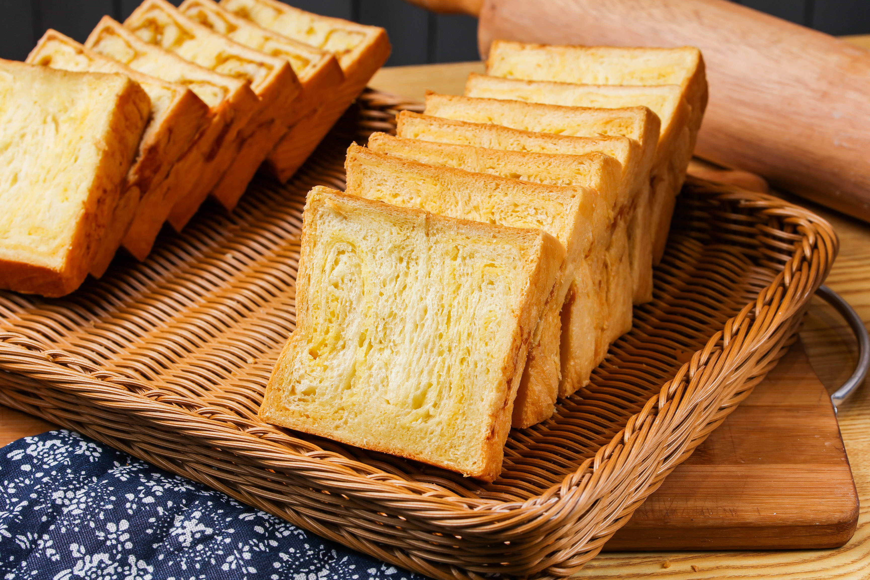 芒果酸奶吐司怎么做_芒果酸奶吐司的做法_青春妹m_豆果美食