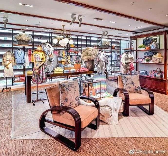 门店长成这样，才敢叫“高颜值”吧！