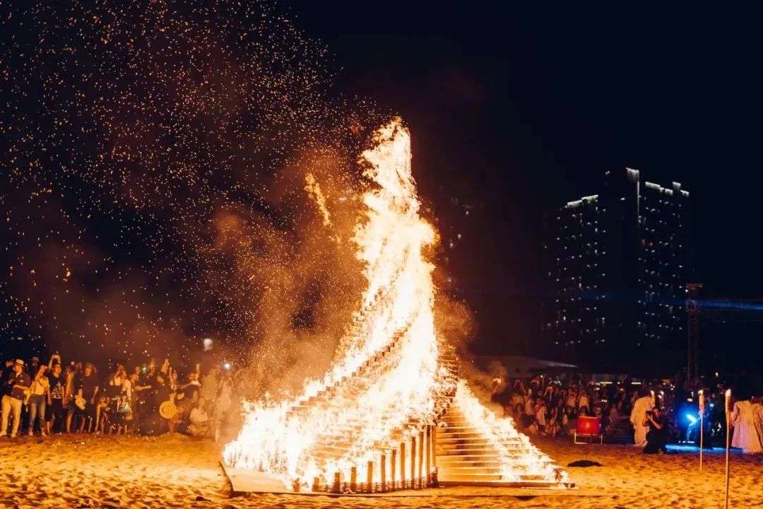 阿那亚戏剧节最好的作品，是阿那亚戏剧节本身