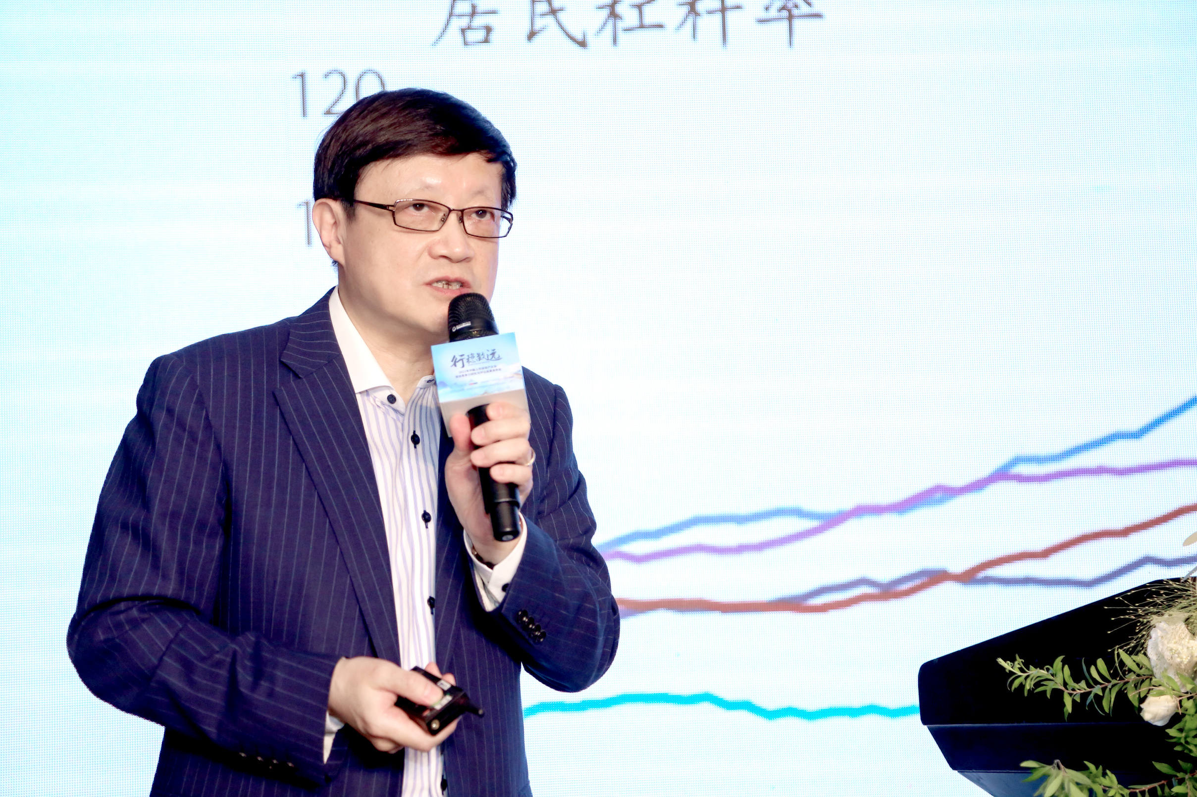 连平：房企流动负债增速超过营收增速，这很危险