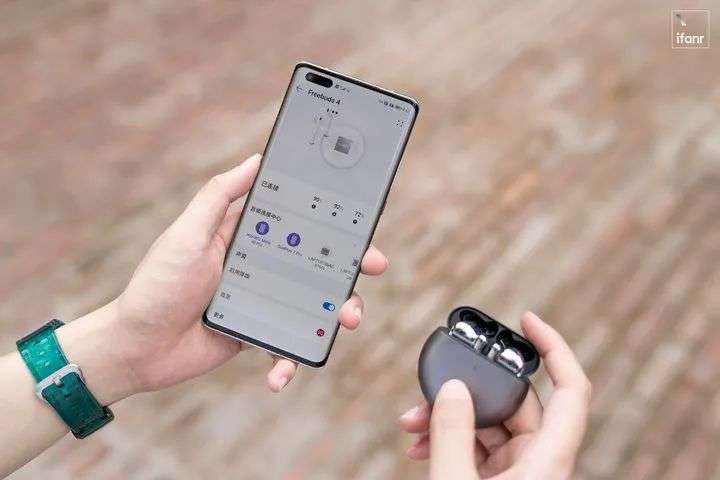 我们集齐了 5 款品牌的耳机，发现了选购秘密