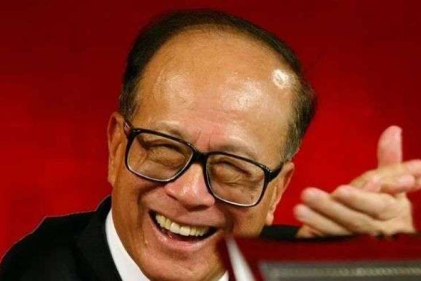 前华人首富职业生涯最后一战：和黄医药回港三次上市，首日大涨50%