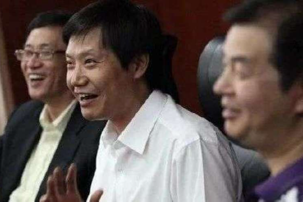 慕了，雷军又发“大红包”，8000员工人人有份，每人超过2万元……