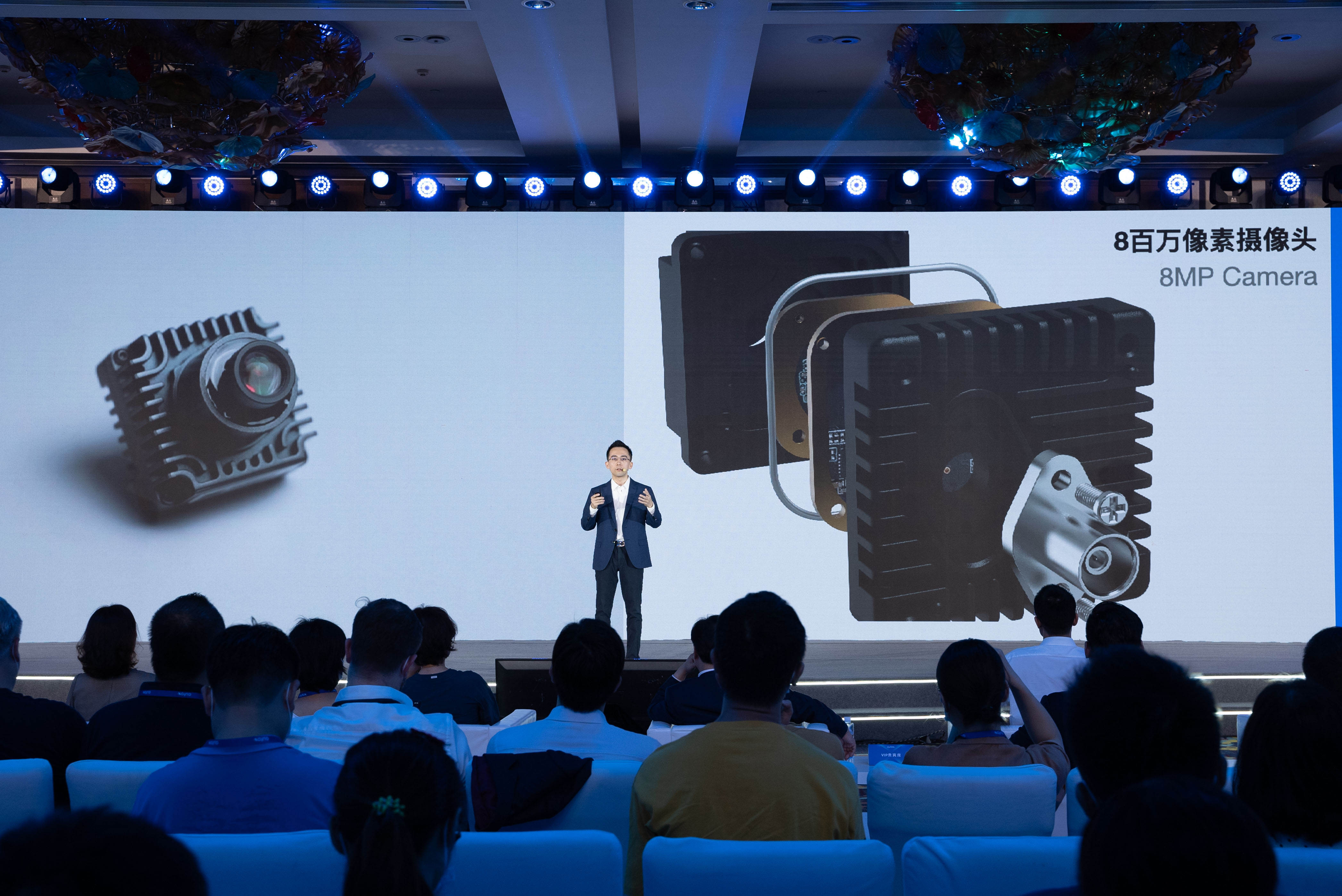 AutoX发布第五代全无人驾驶系统，“豪气”搭载50个传感器
