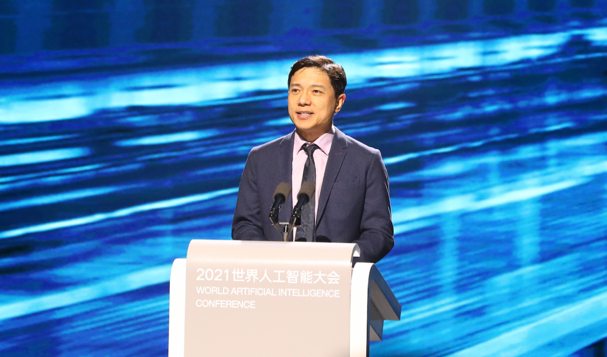 直击WAIC 2021 | 百度创始人李彦宏：智能汽车未来更像机器人，百度汽车将在2023年面世