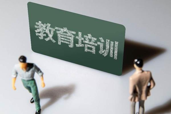 在线教育，在最后一个“暑期档”自救