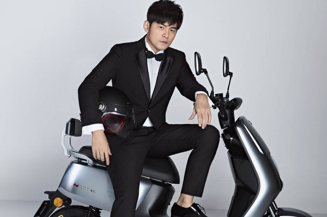 爱玛曾因3000万签约周杰伦被质疑如今过得好吗