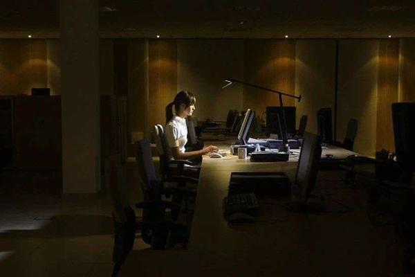 游戏行业的加班人