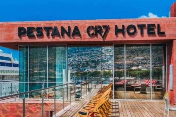 C罗、梅西、“教父”…开的酒店，到底好不好睡？