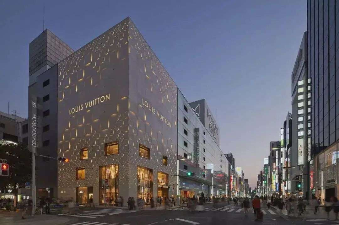 三宅一生已是街包，沪上阿姨都在背？