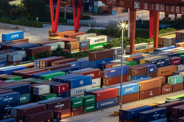 今年上半年重庆实现GDP1.29万亿，同比增长12.8%