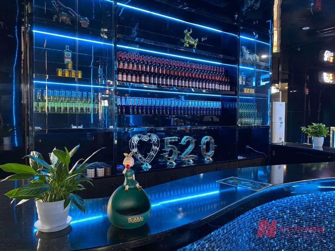 被游戏玩家捧火，引腾讯等大资本快速入局，电竞酒店淘汰赛开始了
