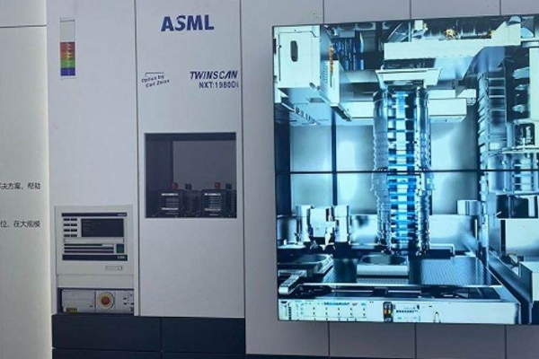 ASML二季度净利同比增38%，预计全年净销售额增长35%-36氪