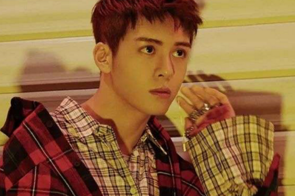 与曾舜晞对簿公堂，留不住艺人的黑金经纪路在何方？