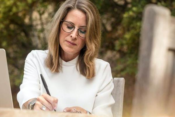 猎聘职场女性调研：超五成有容貌焦虑，90后占比最高