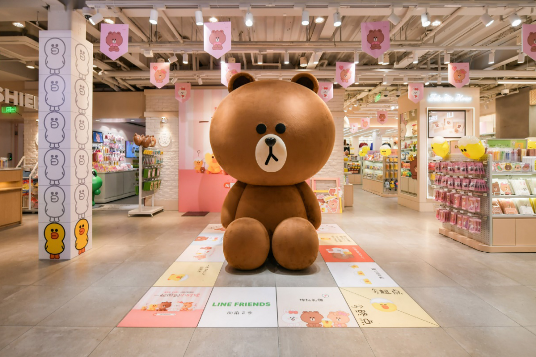 同为IP主题店，LINE FRIENDS和泡泡玛特为何命运相反？丨品类研究