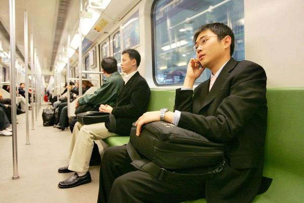 通勤慢、通勤难？来看42个主要城市通勤报告：哪些城市的居民通勤“竞争力”较高？-36氪