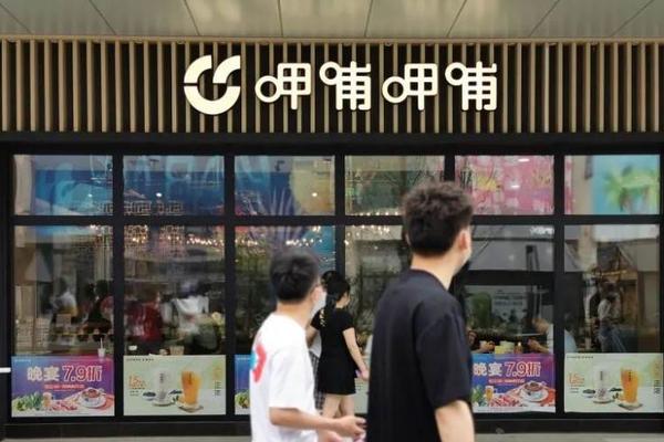 高层反目，前CEO赵怡再发公开信回怼被罢免，呷哺呷哺年内股价下滑75%