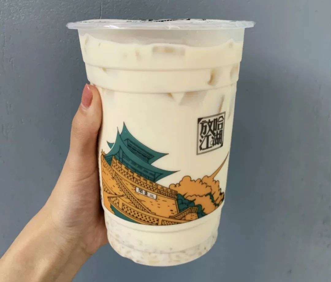 油饼蘸咖啡，一天400杯，最近咖啡馆都在卖小吃？