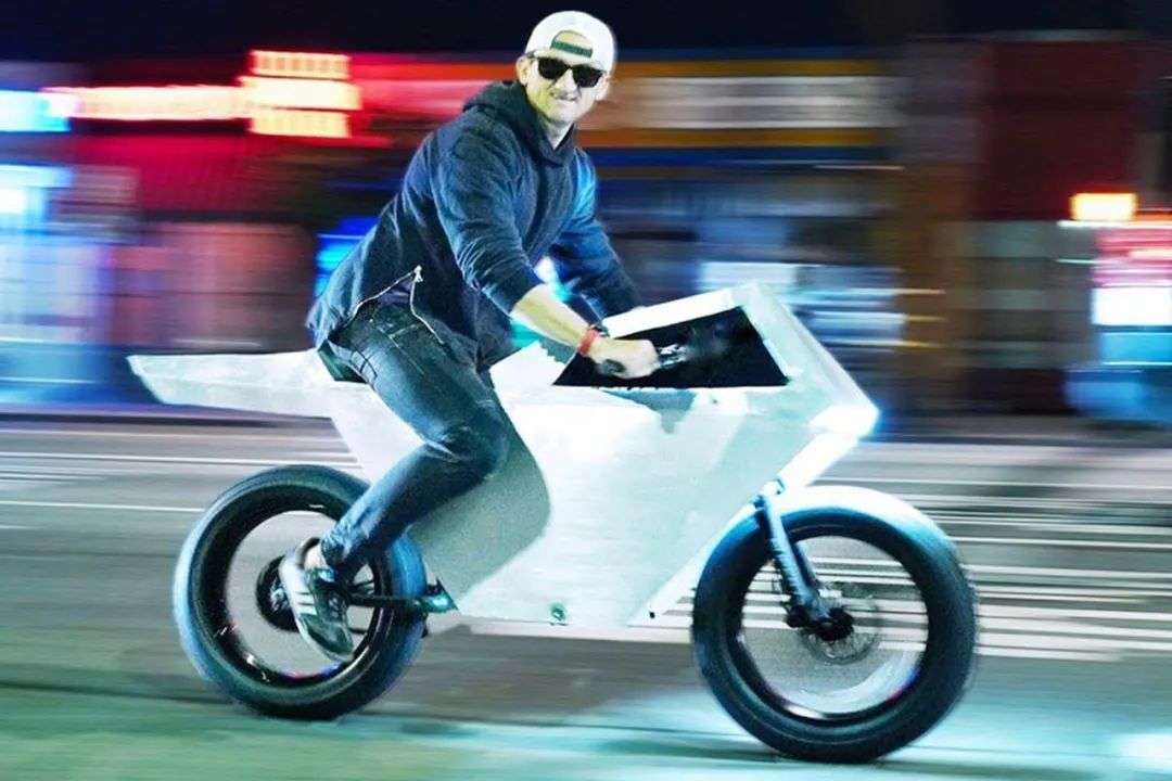 十万一辆的电动车明星们都在骑不知道还好意思在潮人圈混
