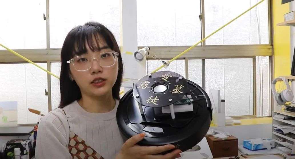 暴躁扫地机器人“口吐芬芳”火出圈，精通三国语言擅长东北话