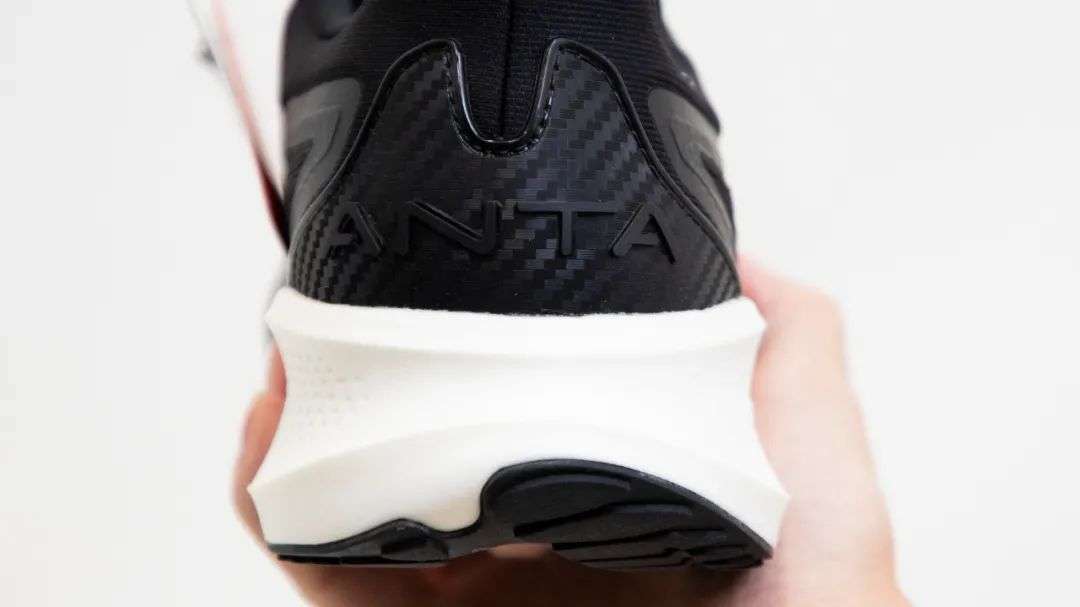 鸿星尔克、李宁、安踏……“野性消费”了6款国产跑鞋，我真香了