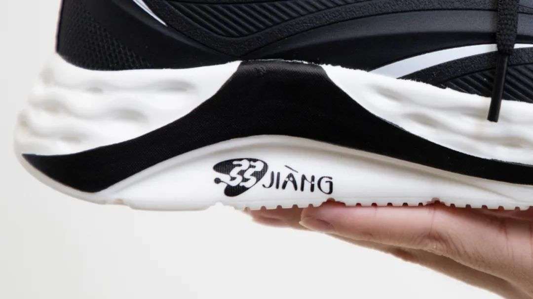 鸿星尔克、李宁、安踏……“野性消费”了6款国产跑鞋，我真香了