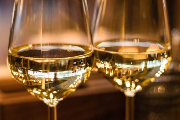 狂泻20%的白酒，跌到位了吗？