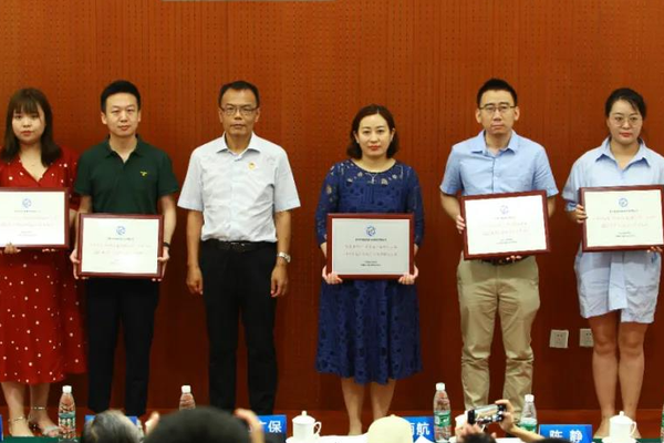 洞见科技斩获中国科技2021年度产业数字化「优秀解决方案」及「优秀案例」双奖