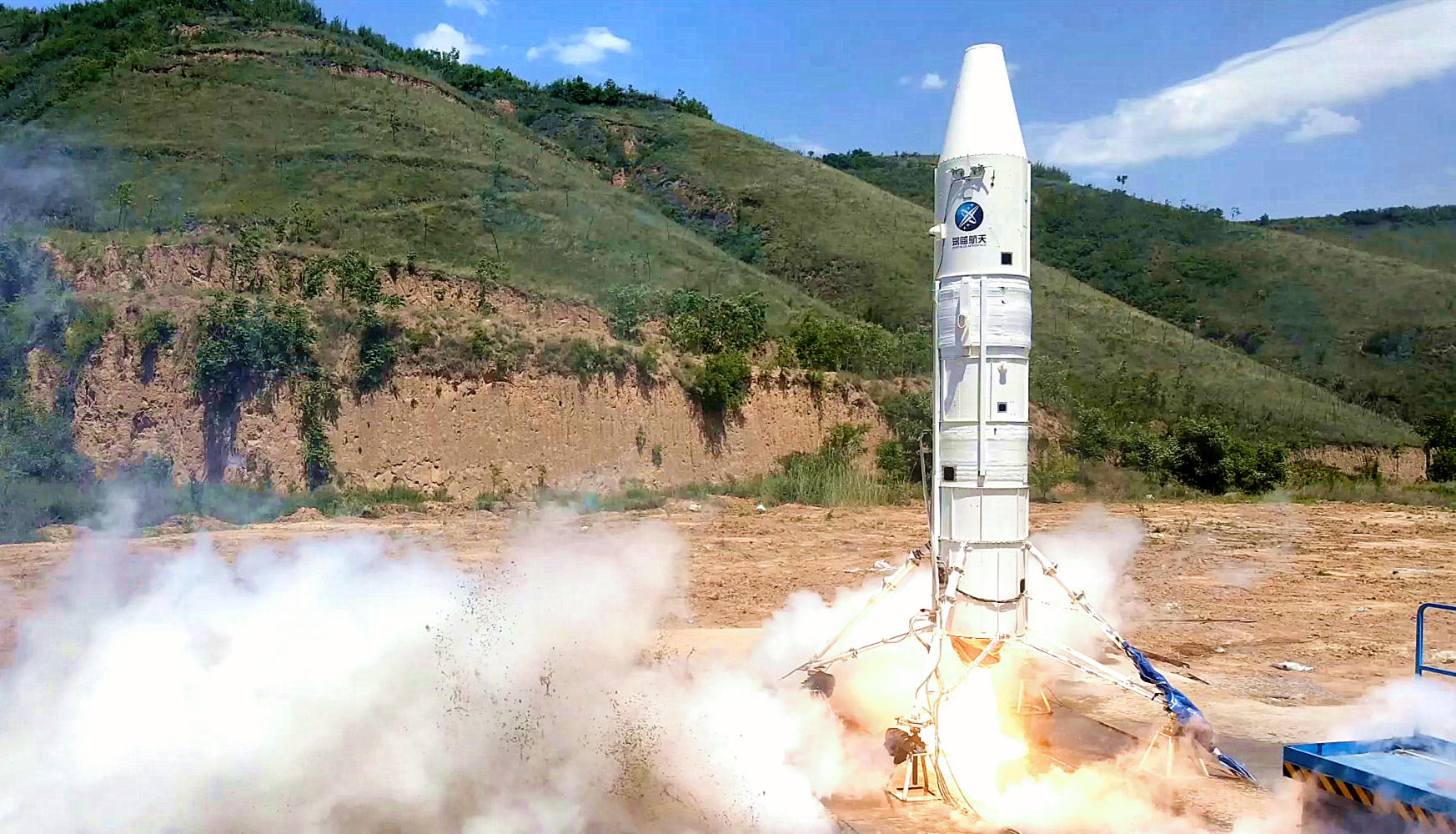 「深蓝航天」完成国内液体燃料火箭首次“蚱蜢跳”，“星云-M”火箭回收试验成功