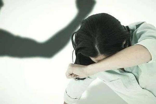 性骚扰暗河里的溺水者：老板Pua又骚扰，同事劝我格局大