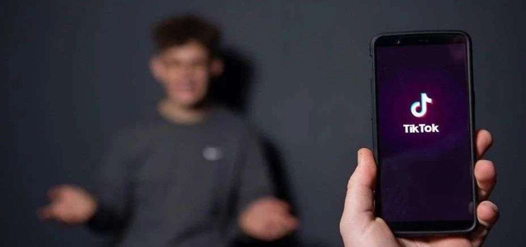 在TikTok<dptag>賣</dptag>號，每月躺賺十萬