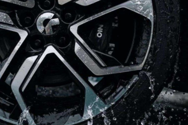 蔚来高端之路遇阻，中低端子品牌会是解药吗？