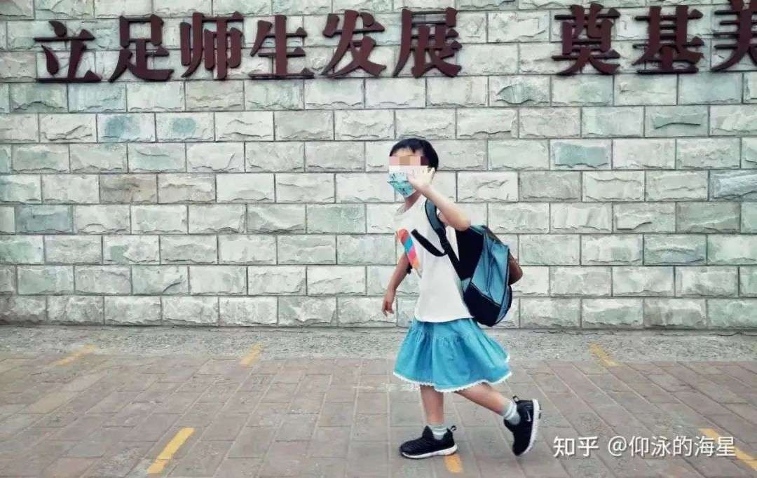 男孩都开始穿裙子了，怎么还在流行男女同款