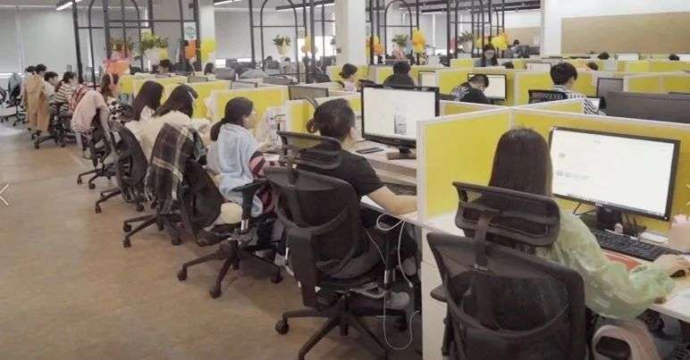 沪江网校加速AI数字化，携手螳螂科技提升客服体验