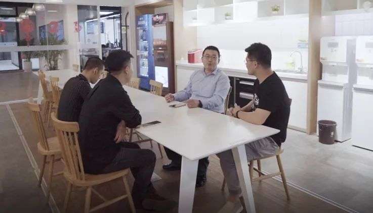 沪江网校加速AI数字化，携手螳螂科技提升客服体验