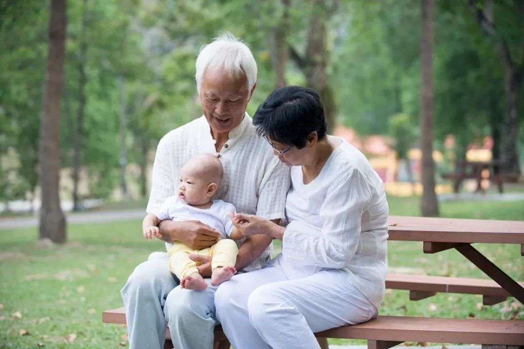 上班工资还不够交学费，我被昂贵的托育费吓退……