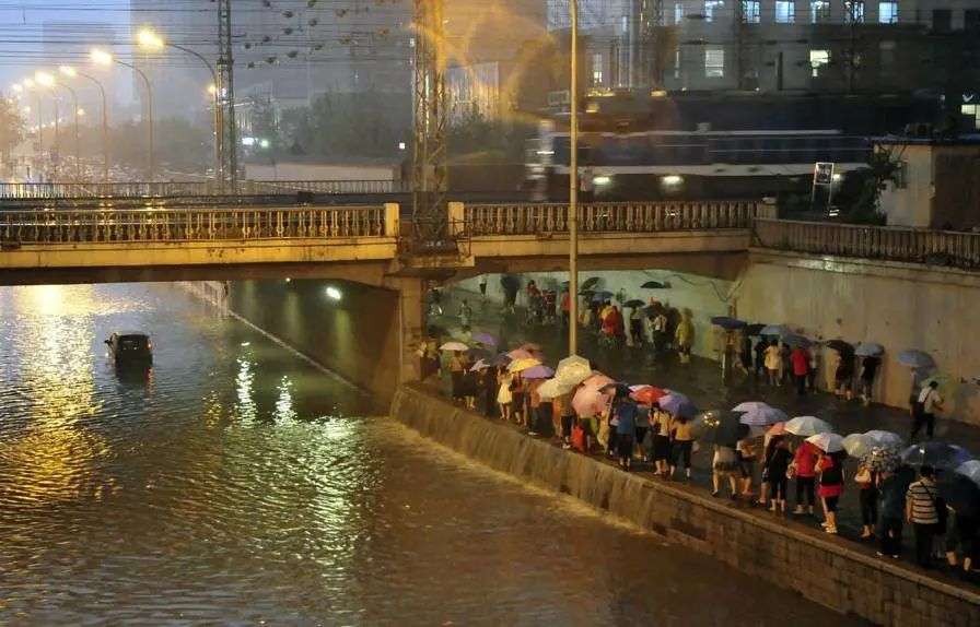 泵上的城市，大雨频发时我们该如何应对内涝？