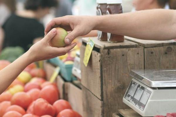 互联网巨头攻不进社区