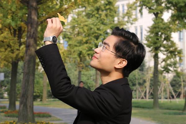 一个研究用电的大学生，用三年时间证明他在“节能”而不是偷电
