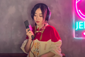 艺人经纪：从0到1推新人，这其实是个赌局