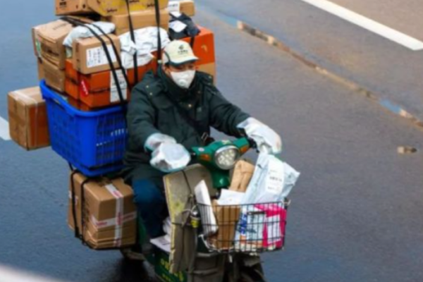 快递小哥还差70万，加价1毛钱能堵上这个缺口吗？