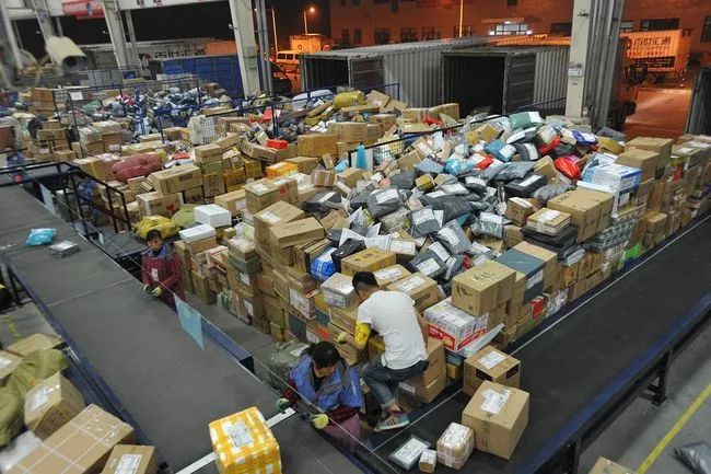 快递小哥还差70万加价1毛钱能堵上这个缺口吗