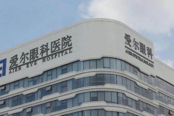 市值千亿，眼科老大的迷途
