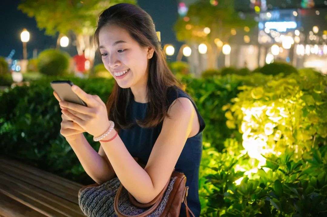 脱下“中年危机”的外衣，这届消失在朋友圈的90后还剩下什么？