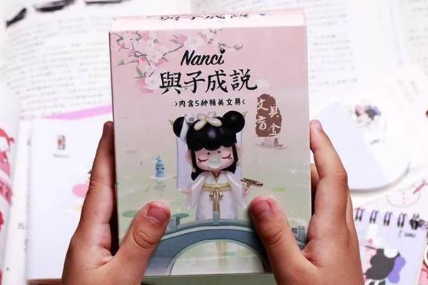 中小学生遭遇「文具盲盒」套路：三无、过期、隐藏款诱惑