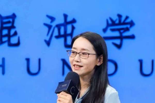 清华“会计女神”肖星：李宁和波司登都犯过一样的错误