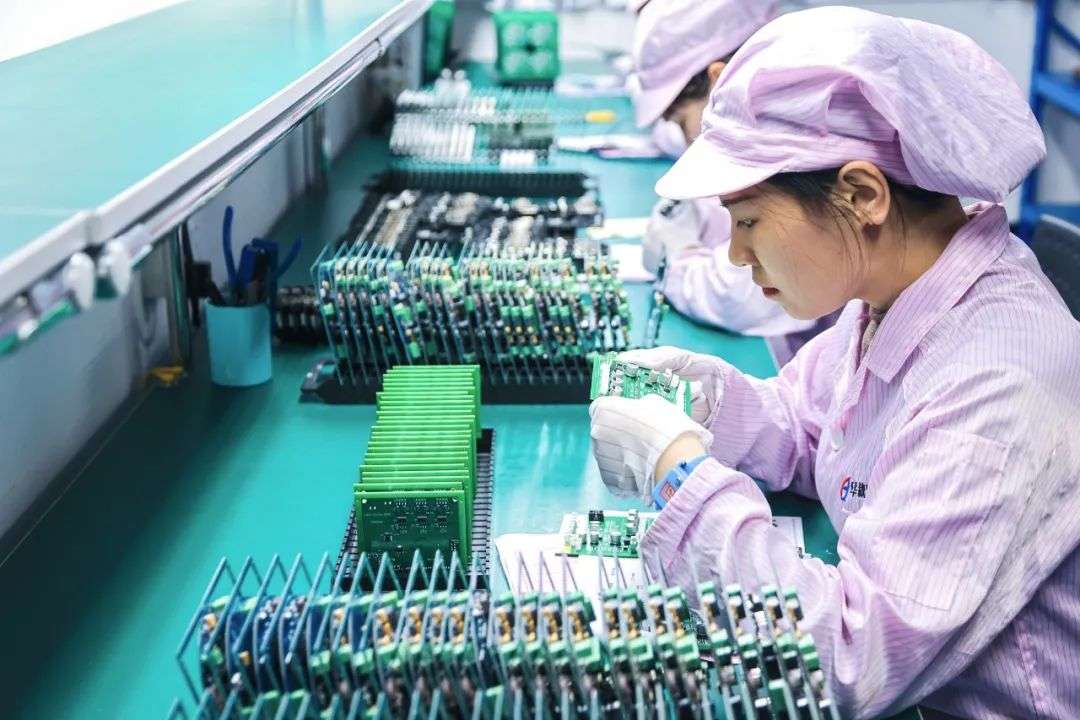 工厂揭秘 | 华秋SMT如何做到高可靠和高效便捷？