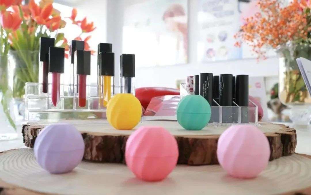 化妆品定制_化妆品定制款是什么意思_化妆品定制款和正品有区别吗